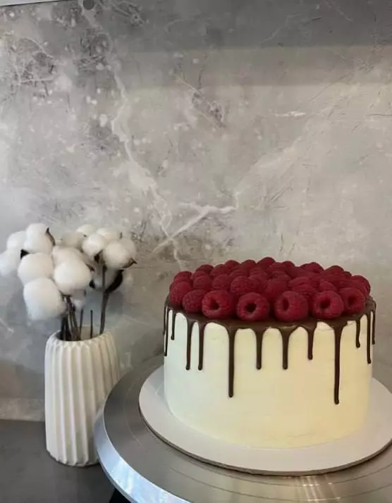 Торт Малина-кокос 1,5 кг на заказ